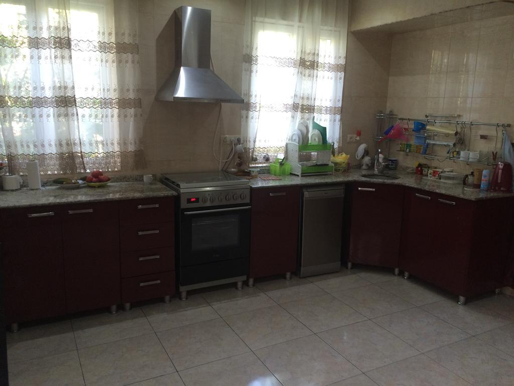Guest House Nadejda Batumi Exterior foto