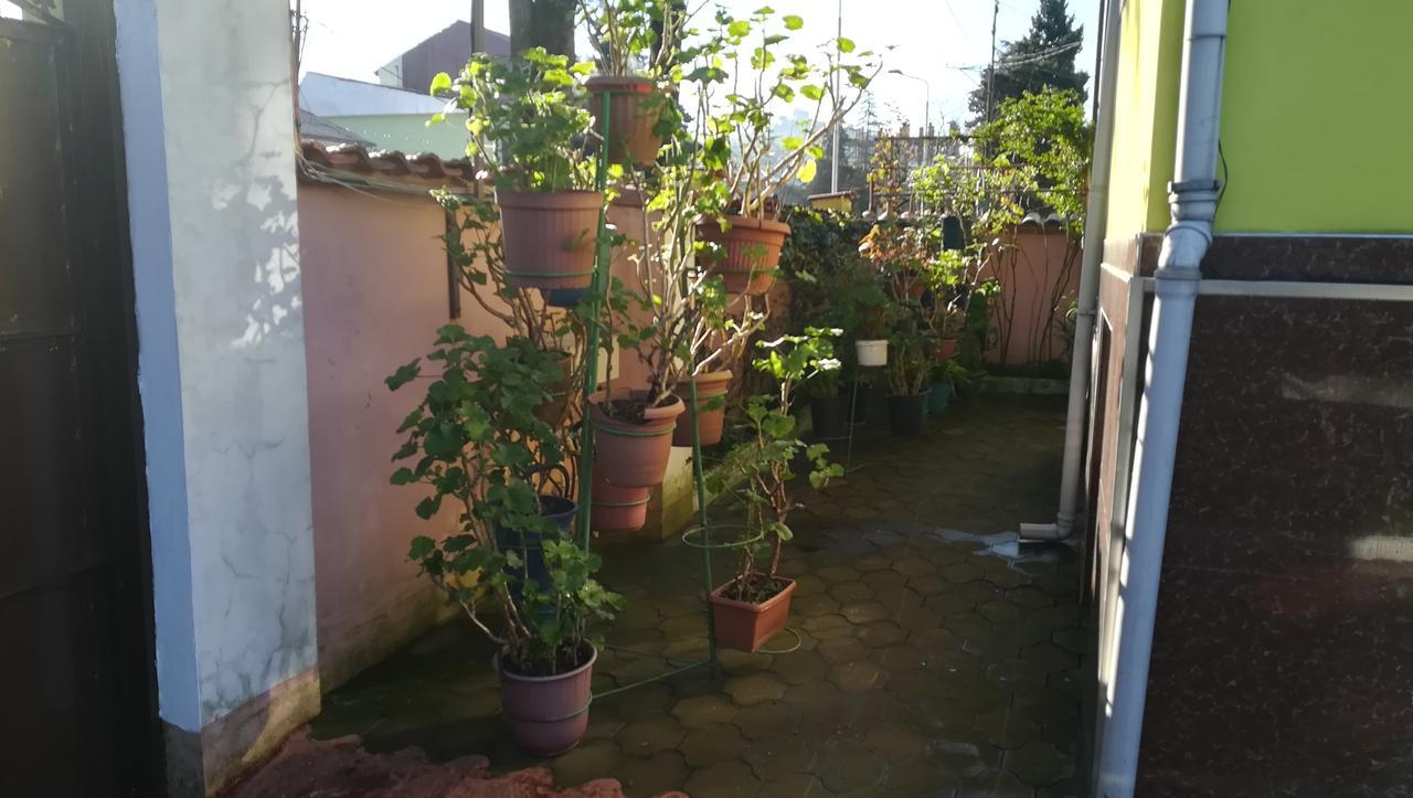 Guest House Nadejda Batumi Exterior foto