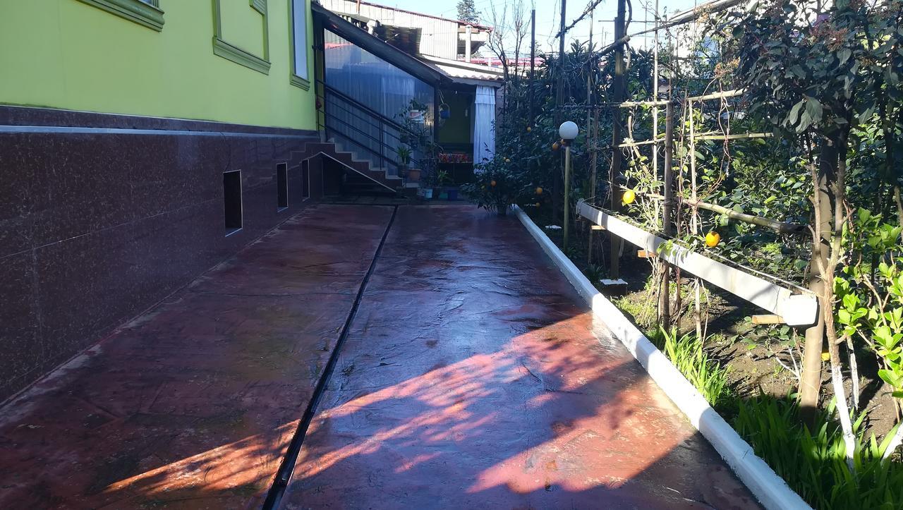Guest House Nadejda Batumi Exterior foto