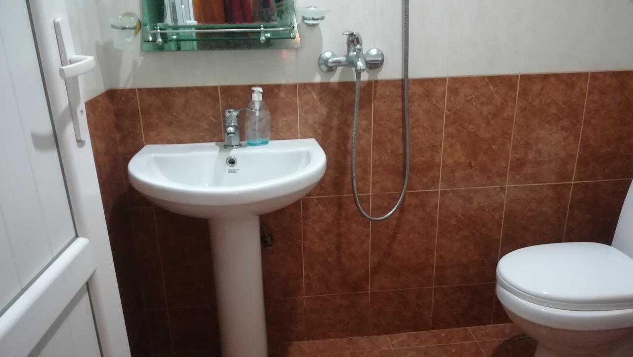 Guest House Nadejda Batumi Exterior foto